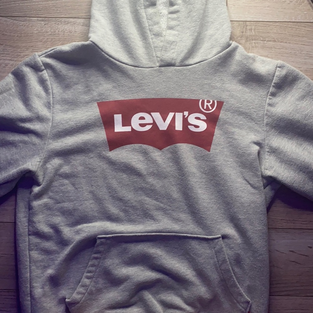 Levi’s sweatshirt”